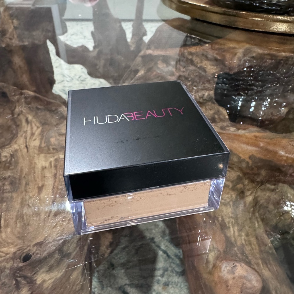 Huda Beauty Loose Setting Powder — Blonide